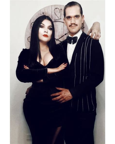 morticia y homero-1